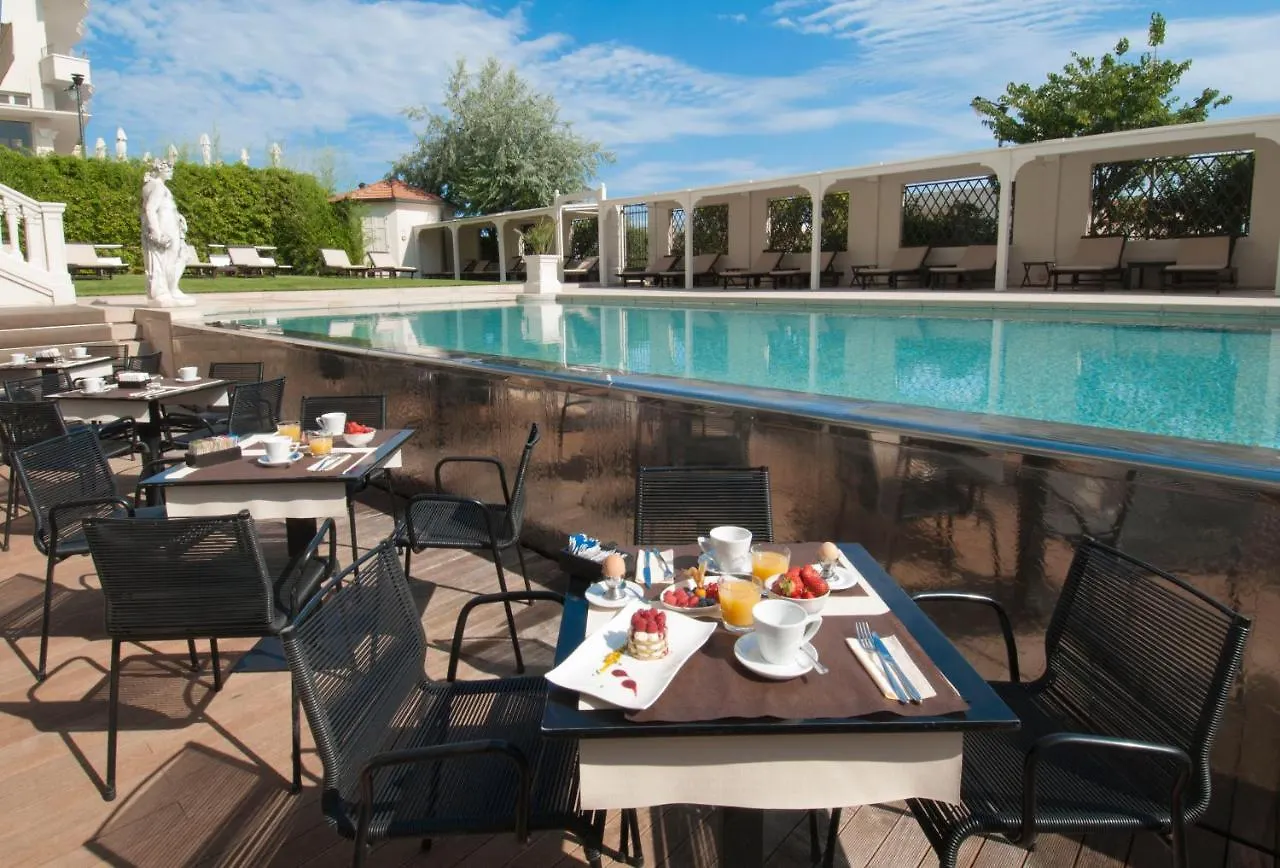Hotel Carducci 76 Cattolica 4*,  Italien